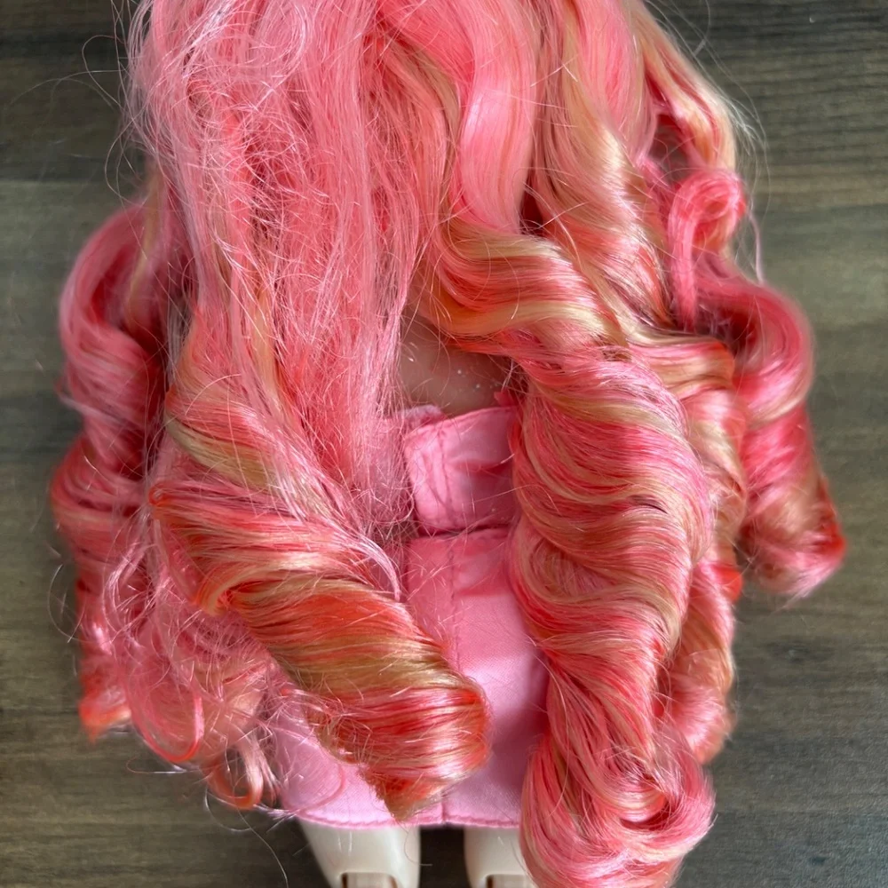 Rainbow High PINKLY PAIGE Pink New Friends Fashion Doll Articulated MGA 2022